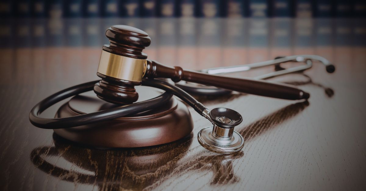 Judge’s gavel and stethoscope on a desk symbolizing medical malpractice litigation.