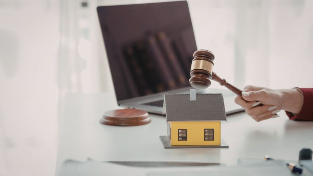 Florida Property Damage Lawyer: Insurance Claim Guide